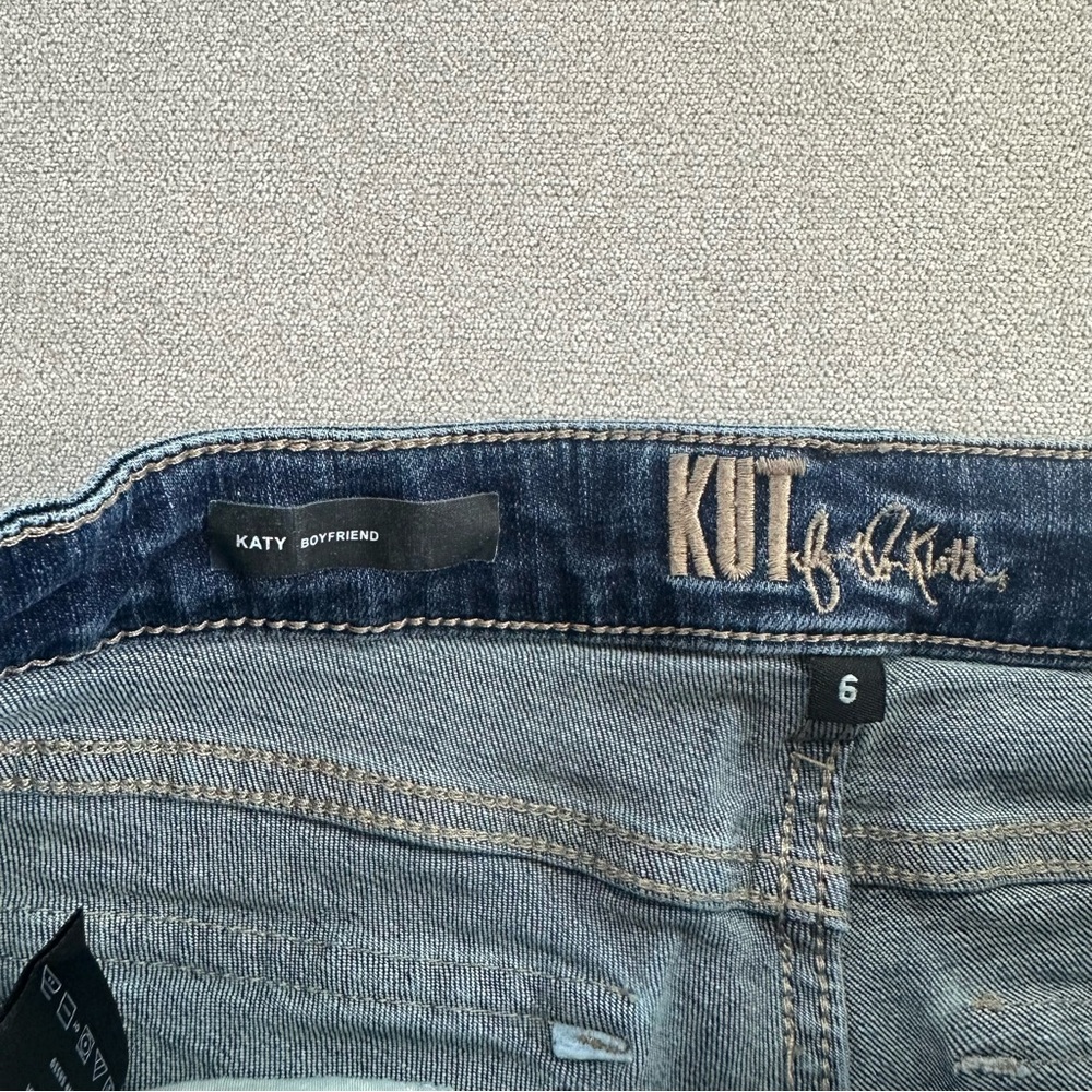 Kut from the Kloth Katy Boyfriend Jeans. Size 6. Dark Wash. - Picture 4 of 7